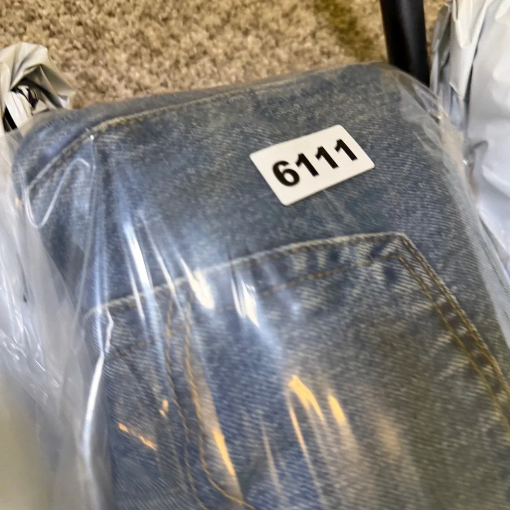Levis 501 Original Straight Leg Jeans Mens‎ 42x30 Medium Wash Blue Button Fly